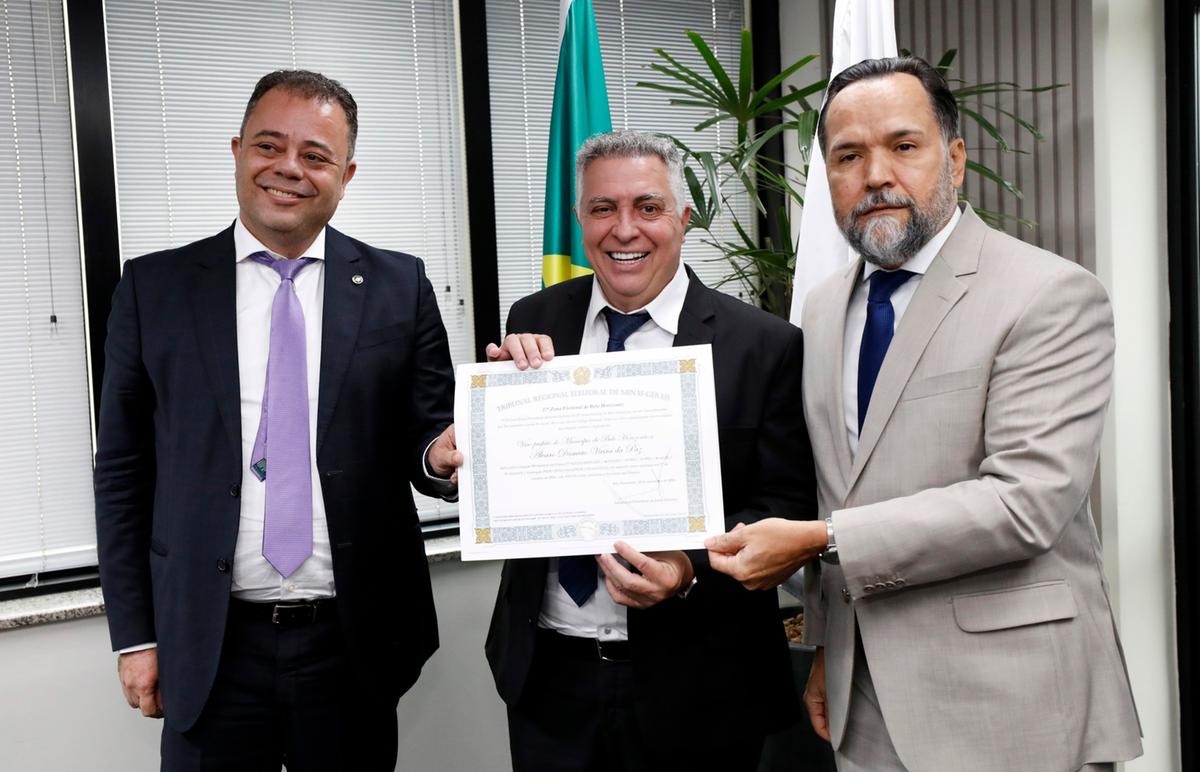 Vereadores, prefeito e vice-prefeito eleitos de Belo Horizonte são diplomados