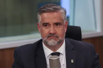 Governo sinaliza saída de Paulo Pimenta da Comunicação