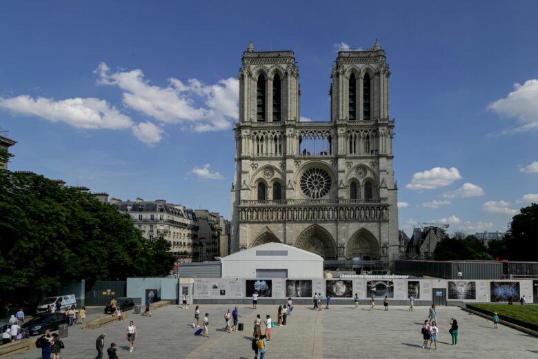 Catedral de Notre-Dame é reinaugurada cinco anos depois de incêndio