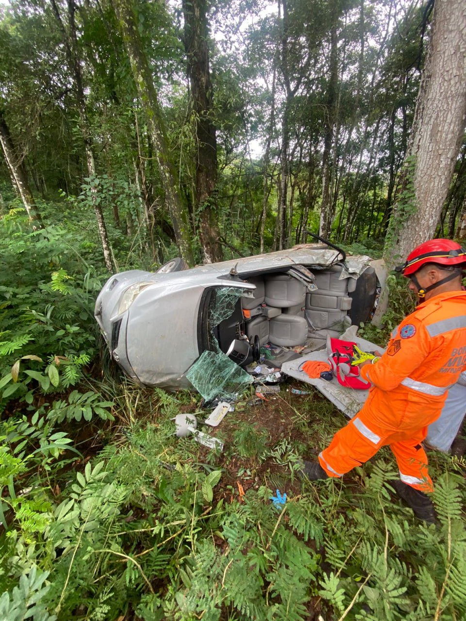 Acidente na BR-381 entre Monlevade e São Gonçalo deixa cinco feridos, incluindo crianças