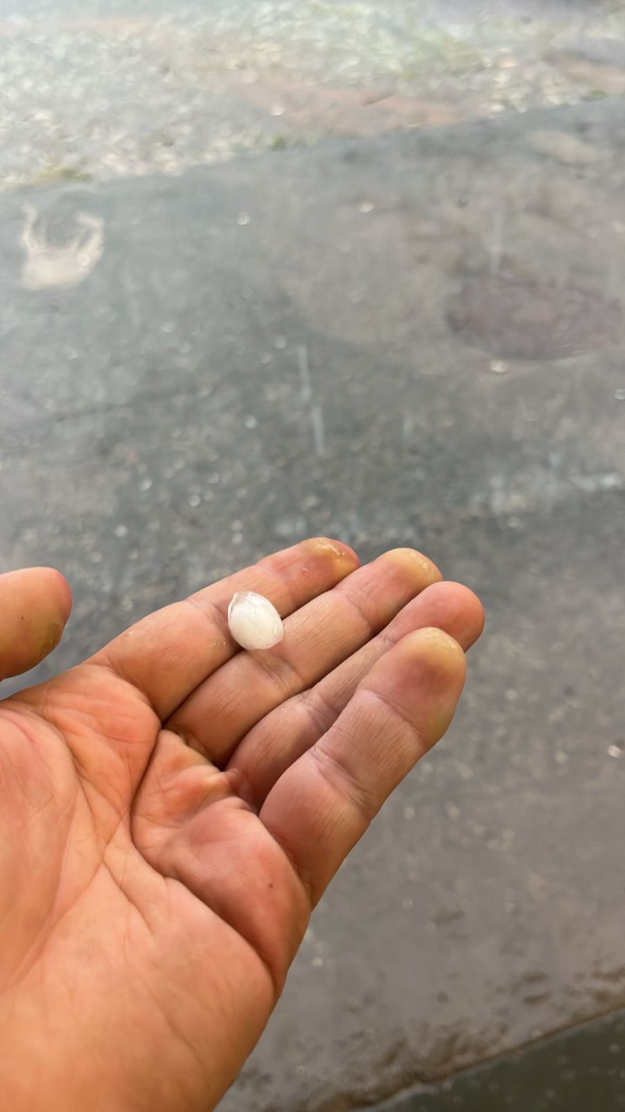 Belo Horizonte tem chuva de granizo nesta quarta-feira