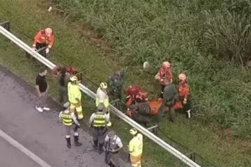 Piloto de helicóptero e menina de 11 anos passaram a noite em mata até serem resgatados