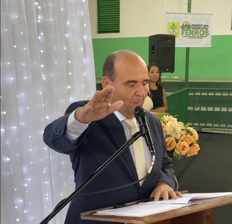 Carlos Elísio assume a Prefeitura de Ferros após quatro mandatos como vereador
