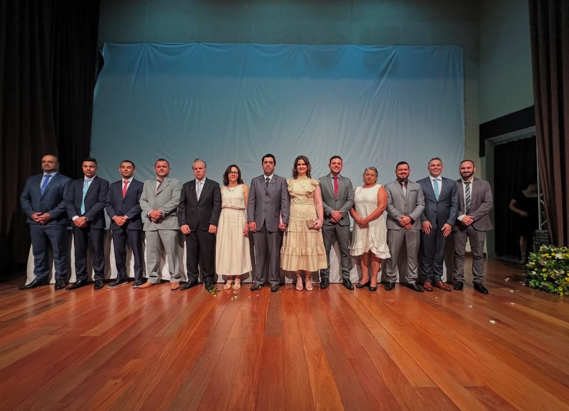 Nozinho, Léo Amora e nove vereadores tomam posse em São Gonçalo; Marco Túlio é eleito presidente da Câmara