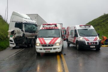Colisão entre duas carretas deixa uma pessoa em estado grave na BR-381, em João Monlevade