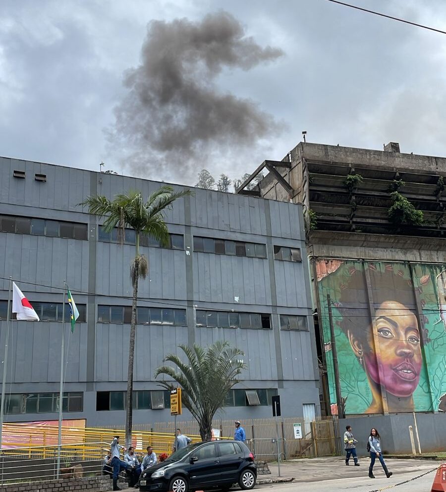 Vídeo: explosão em equipamento é registrado na ArcelorMittal, em João Monlevade