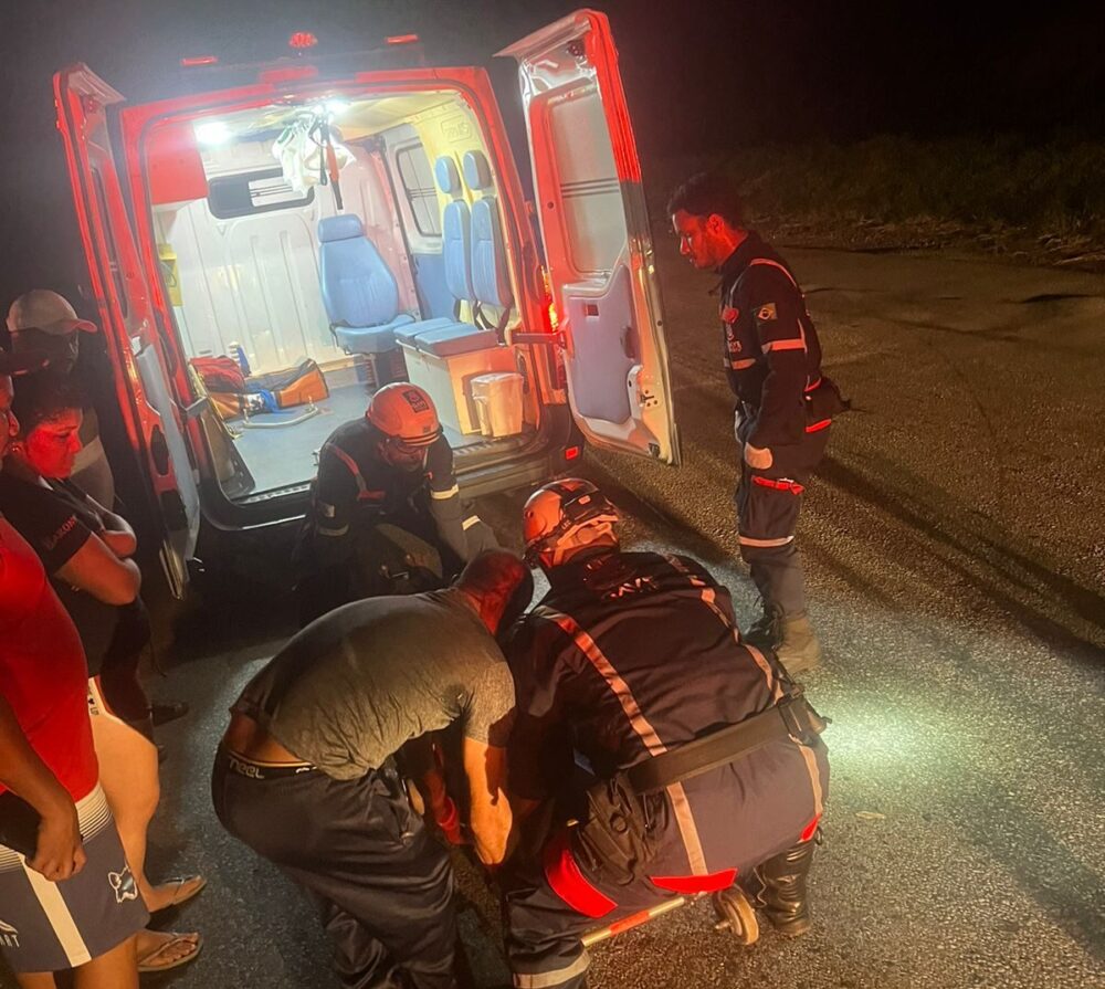 Colisão entre dois veículos deixa uma mulher ferida na BR-381, em Nova Era
