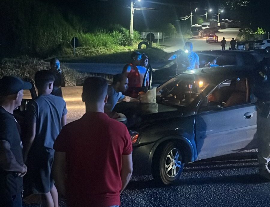 Colisão entre dois veículos deixa uma mulher ferida na BR-381, em Nova Era