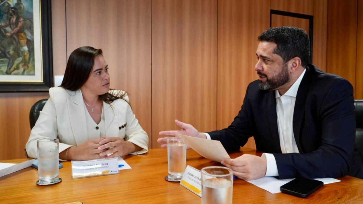 Jordana Madeira se reúne com presidente dos Correios para solicitar ampliação dos serviços em Itabira