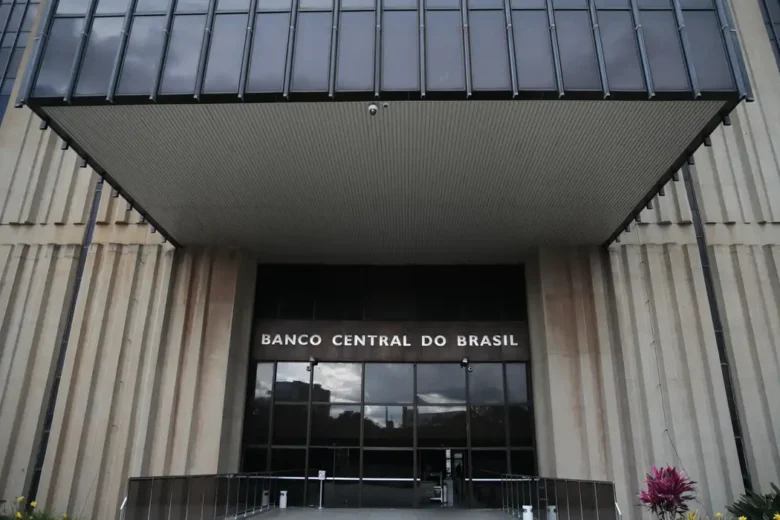 Banco Central suspende mais três instituições financeiras do Pix