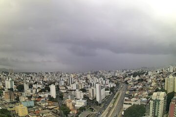 Belo Horizonte tem alerta de chuva com raios e rajadas de vento em torno de 50 km/h nesta sexta-feira