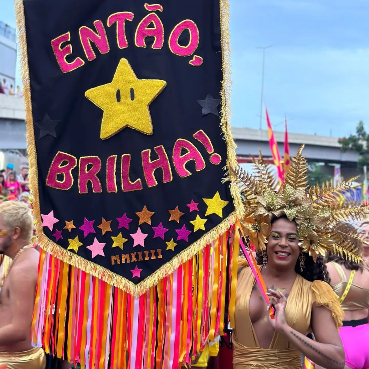 Já é pré-carnaval: Bloco Então, Brilha! faz “esquenta” no Viaduto Santa Tereza, em BH