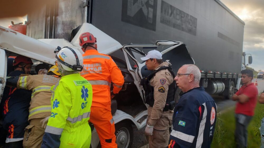 Engavetamento na MG-290 mobiliza equipes de resgate em Minas Gerais