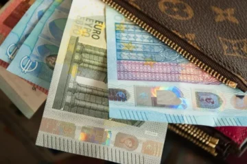 Ladrões furtam carteira, compram bilhete premiado, e vítima quer metade do prêmio de R$ 3 mi