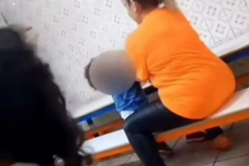 Dona de escola é flagrada agredindo alunos em Osasco, SP