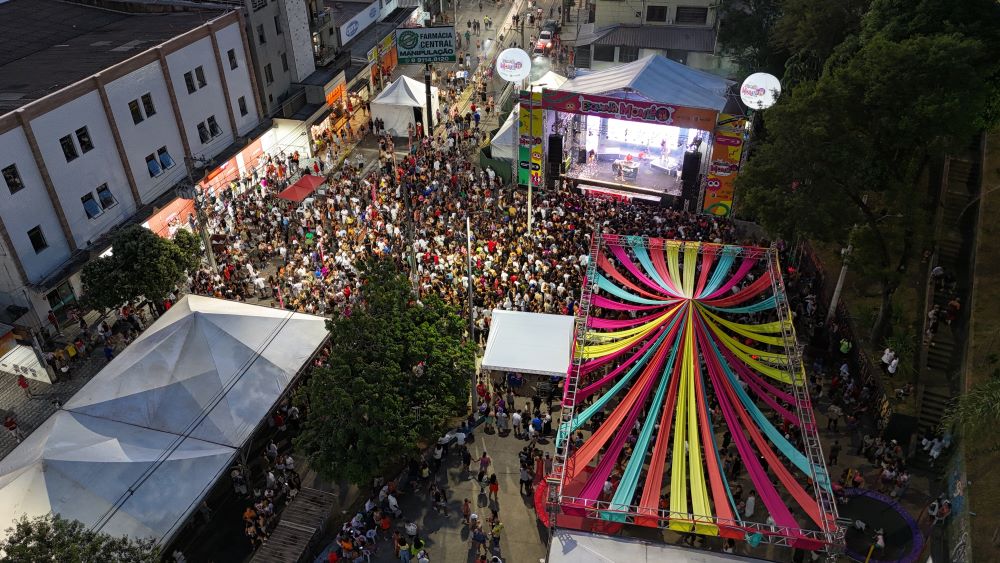Pré-carnaval Esquenta Monlé atraiu milhares de pessoas em João Monlevade