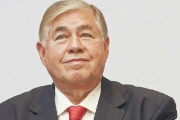 Políticos prestam homenagens a Newton Cardoso