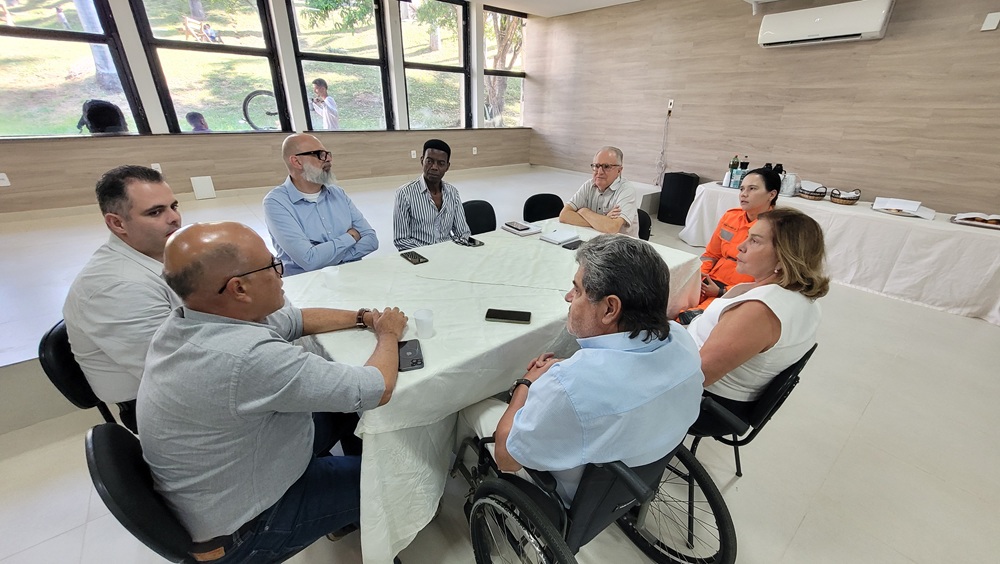 Dr. Laércio e Dorinha se reúnem com diretores da concessionária Nova 381