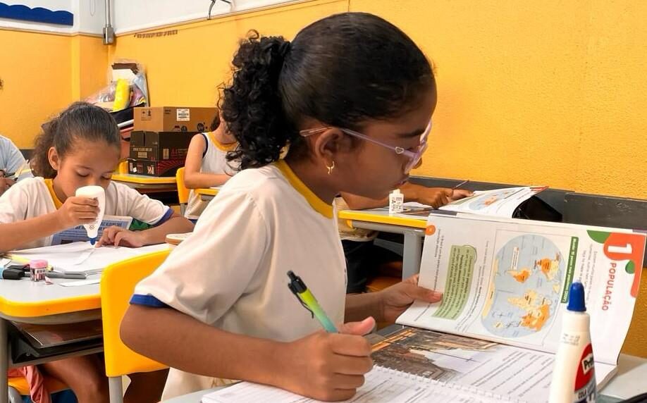 Reconhecimento pelo investimento na Educação: São Gonçalo do Rio Abaixo recebe Selo Ouro em Brasília