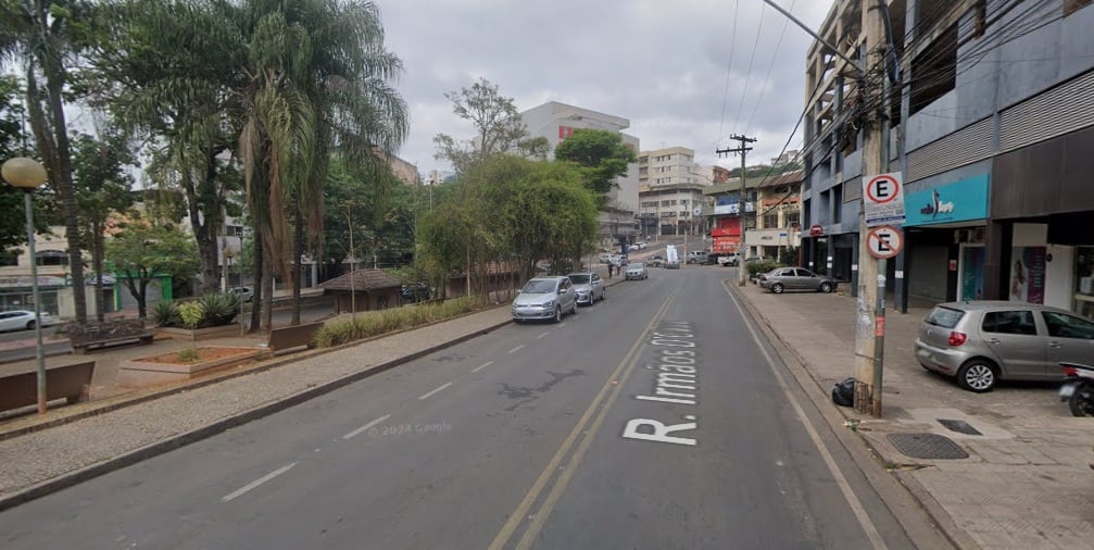 Rua Irmãos D’Caux, no Centro, será interditada hoje para montagem da estrutura do Pré-Carnaval de Itabira
