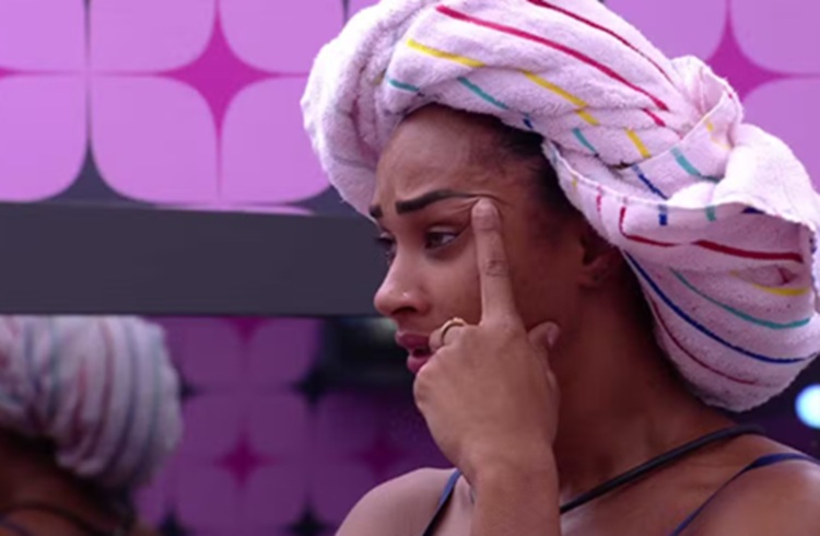 “BBB 25”: Aline chora ao contar discussão sobre lentilha com Diogo