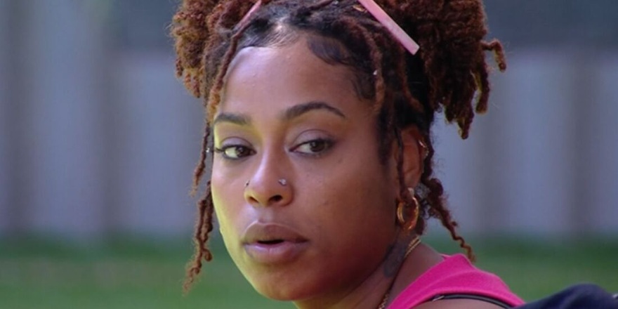 “O que aconteceu ficou na casa”, diz ex-BBB Thamiris sobre desavença com Vitória Strada