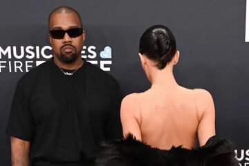 Bianca Censori, esposa de Kanye West, choca a internet ao aparecer nua no Grammy; veja reações
