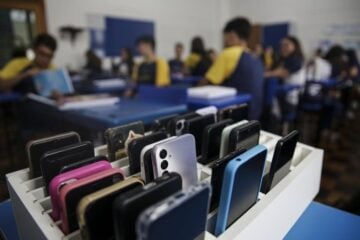 Escolas de Itabira se preparam para aplicar lei que proíbe celulares nas instituições; entenda como funciona