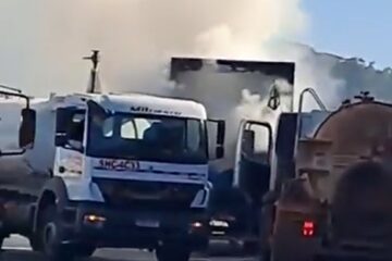 Carga de carreta pega fogo na BR-381 e mobiliza bombeiros, em São Gonçalo do Rio Abaixo