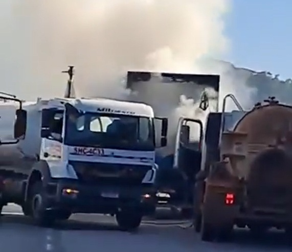 Carga de carreta pega fogo na BR-381 e mobiliza bombeiros, em São Gonçalo do Rio Abaixo