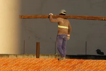 Construtora oferece vagas para servente, pedreiro, carpinteiro e bombeiro industrial em Itabira