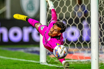 Goleiro do América sofre ameaças e ataques à família após classificação contra o Cruzeiro