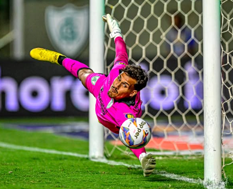 Goleiro do América sofre ameaças e ataques à família após classificação contra o Cruzeiro