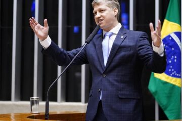 Deputado Marcel Van Hattem chama Lula e Moraes de “cruéis e covardes” e STF de “Organização Criminosa”