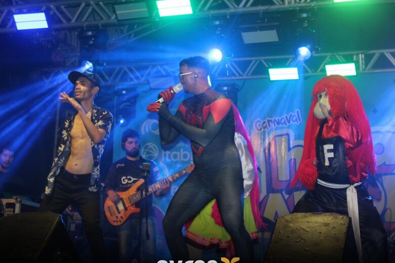 Campestre e Pará: confira a galeria de fotos do Carnaval de Itabira na noite de segunda-feira