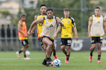Hulk e Júnior Santos aprimoram parte física, mas são dúvidas para estreia do Atlético-MG