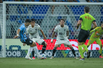 Atlético é superado pelo Grêmio na estreia do Campeonato Brasileiro