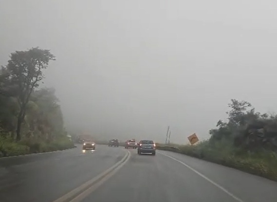 Temporal causa alagamentos e dificulta trânsito no Anel Rodoviário e BR-381
