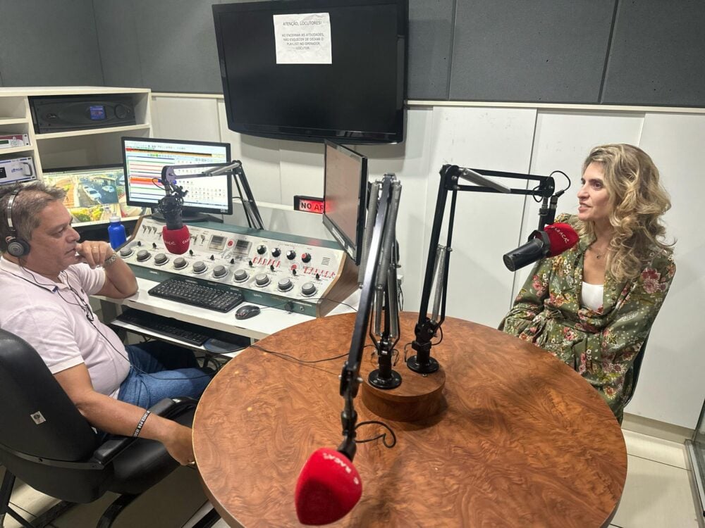 Em entrevista à Rádio Caraça, a primeira dama de Itabira, Raquell Guimarães, fala sobre vida pública, direito das mulheres e ativismo social