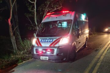 Dois homens ficam feridos em acidente de moto na MG-123