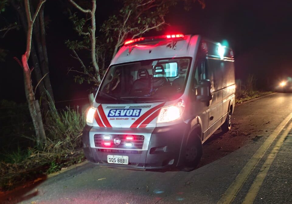 Dois homens ficam feridos em acidente de moto na MG-123