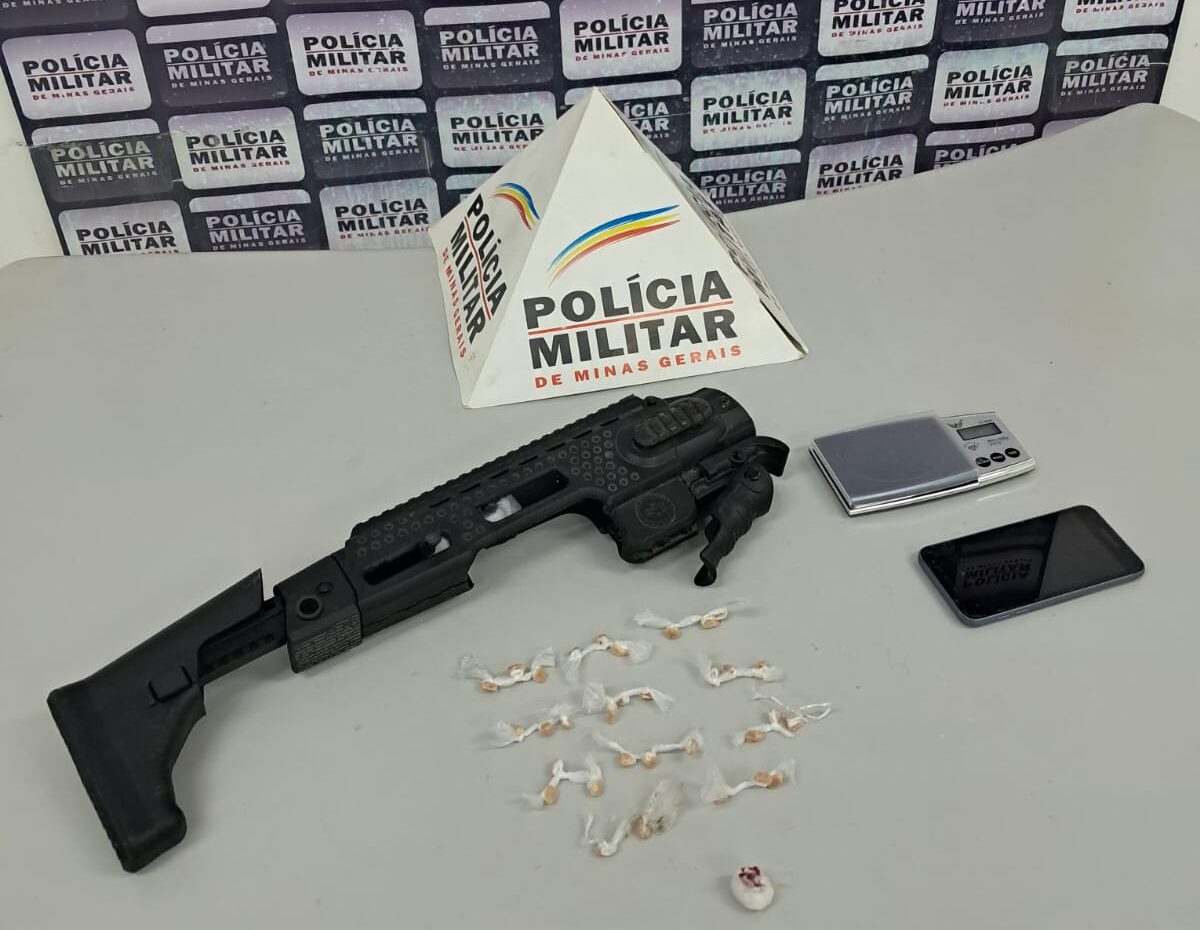 Polícia Militar apreende drogas e materiais furtados em operação na rua Marajó, em Itabira