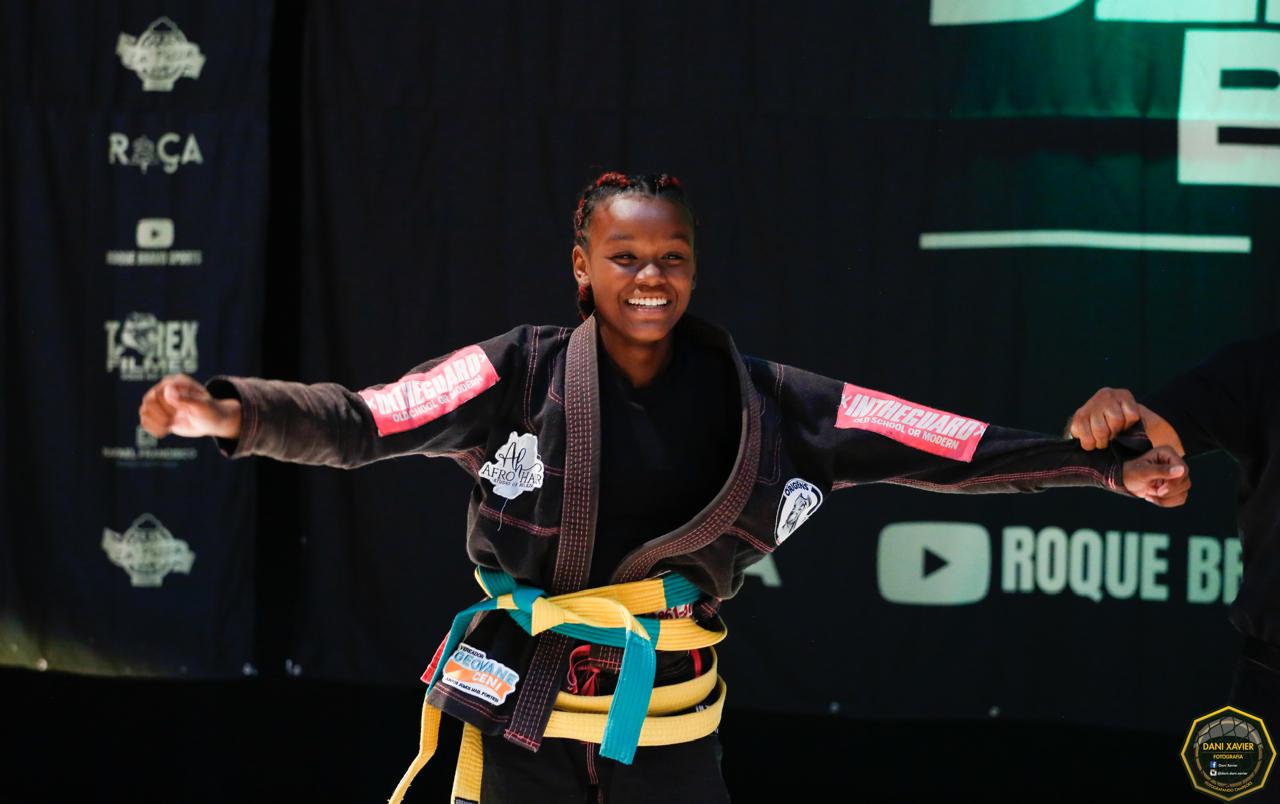 Juju Emiliano abre temporada 2025 de jiu-jitsu com cinturão e mira novos desafios