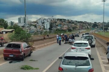 Acidente grave no Anel Rodoviário deixa motociclista ferido e causa congestionamento em Belo Horizonte