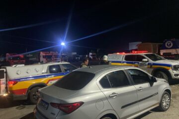 Homem foragido da justiça é preso com drogas e carro roubado na MG-434