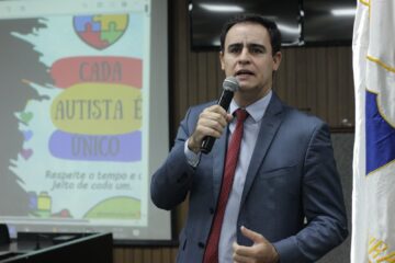 Respostas do promotor Renato Ângelo em roda de conversa exibem desafios e contradições para a inclusão de pessoas autistas