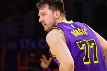 Lakers têm início avassalador, batem Denver Nuggets e assumem 3º lugar  do Oeste na NBA