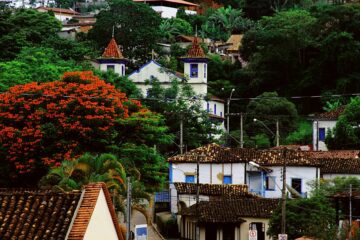 Mistério: moradores de Ipoema ficam intrigados com “bola de ouro” que ilumina as noites no distrito