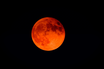 Lua de sangue: eclipse lunar total ocorre neste domingo