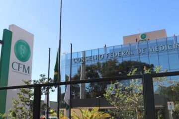 Polêmica na saúde! CFM contesta resolução do CFF que autoriza farmacêuticos a prescrever medicamentos